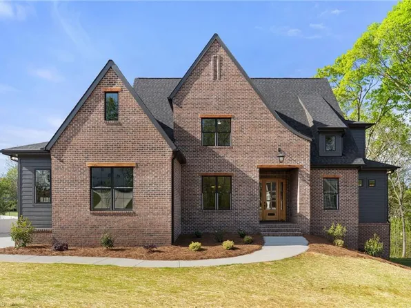 8915 Maltese Ct, Lewisville, NC 27023