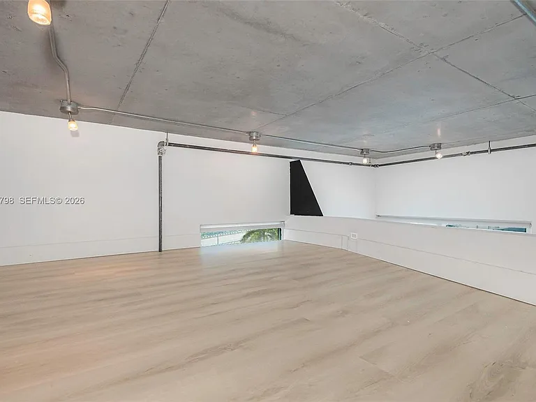 10 SW South River Dr #607 — Photo 9