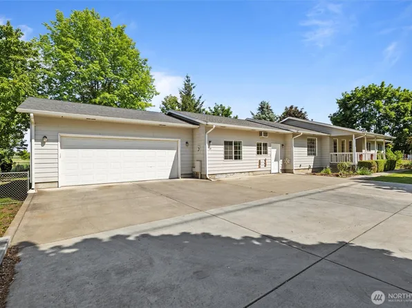 19 SE Larch Avenue, College Place, WA 99324