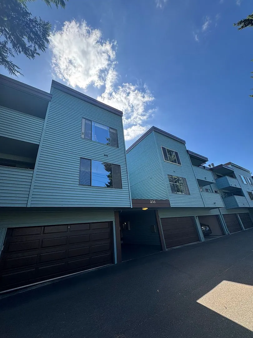 2 Bedroom 1 Bath Burien Condo 995sf, Fireplace, Balcony, One Car Garage with Storage — Photo 2