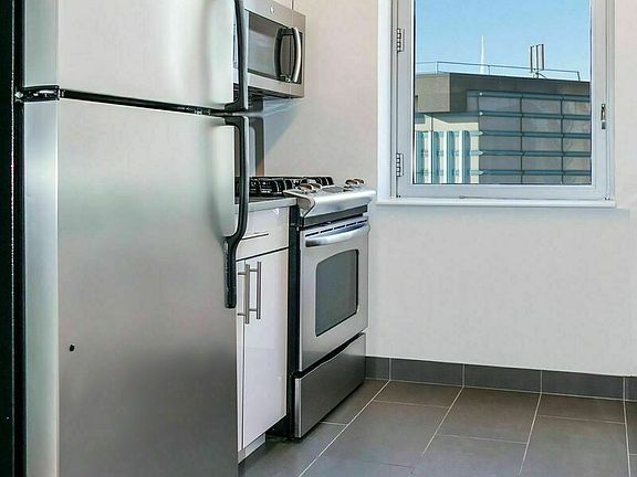 5th image of 150 E 44th St APT 26G