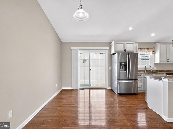 5th image of 108 Augusta Ave
