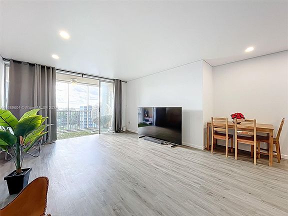 3rd image of 1750 NE 191st St APT 821-3