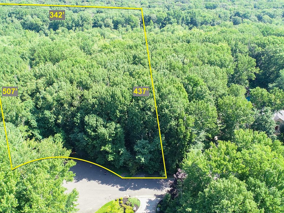 1st image of 4 Shady Oak Ct