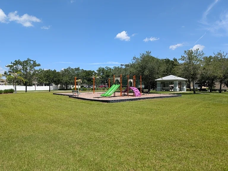 7730 Crescent Palm Dr — Photo 30