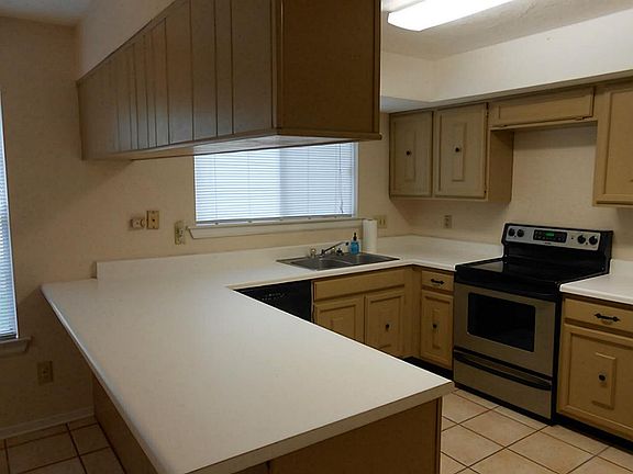 Pass thru to breakfast area.