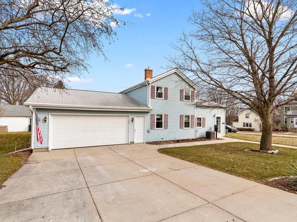 404 Roosevelt DRIVE, West Bend, WI 53090