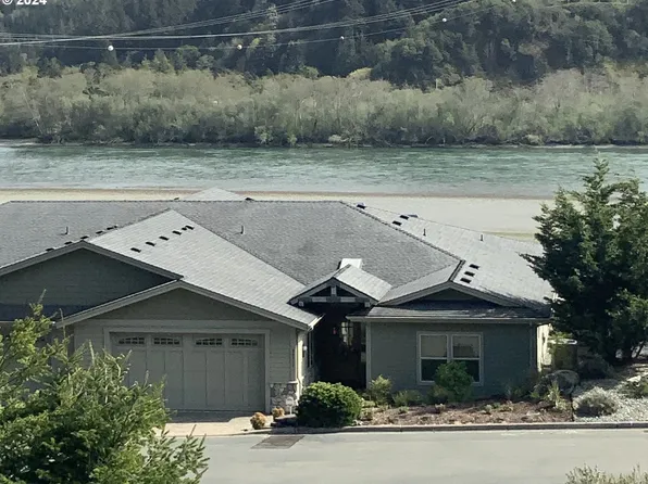 94534 Hume Rd, Gold Beach, OR 97444