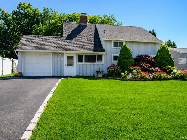 162 Twin Lane N, Wantagh, NY 11793