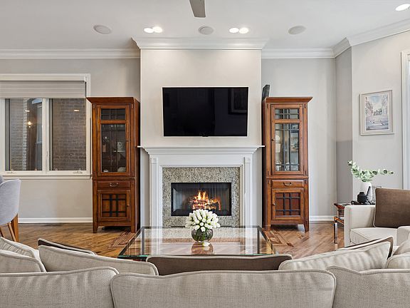 3rd image of 952 N Wolcott Ave #1
