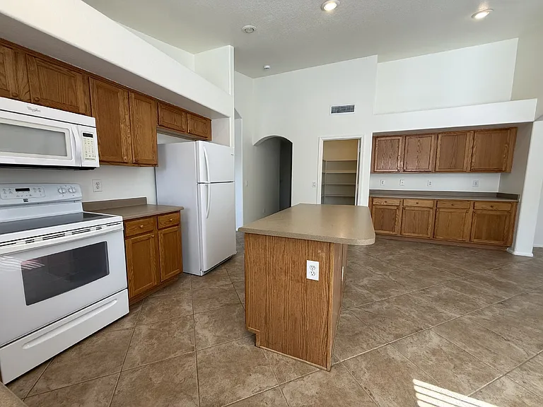 9587 W Seldon Ln — Photo 9