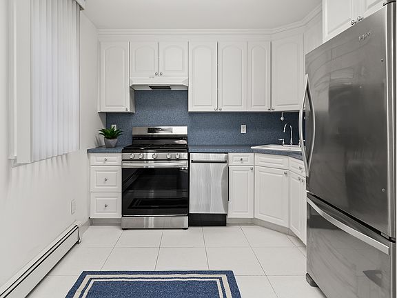 4th image of 27 Woodside Ave #2A