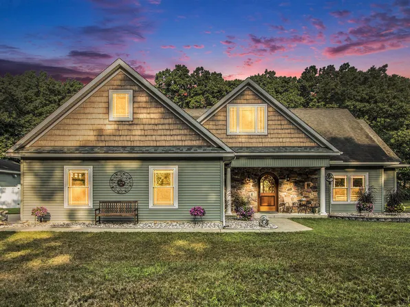 6574 Lafountaine Dr, Plainwell, MI 49080