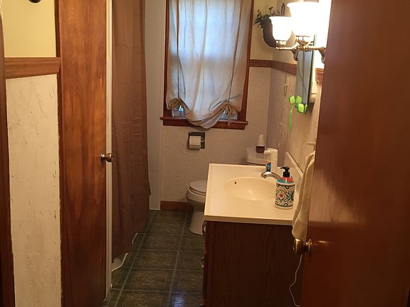 Main Floor Bath 