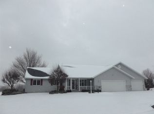 W6833 Hummock Dr, Greenville, WI 54942