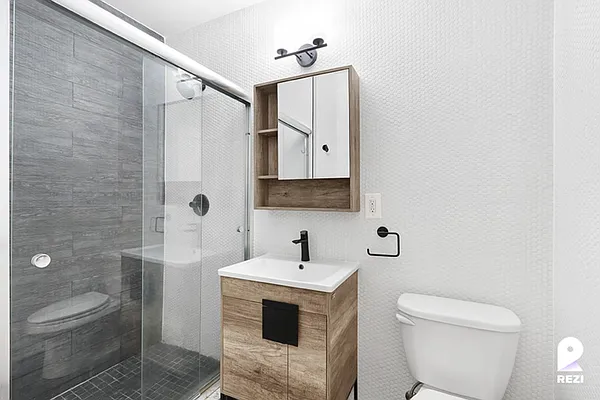 Rented by REZI | media 17