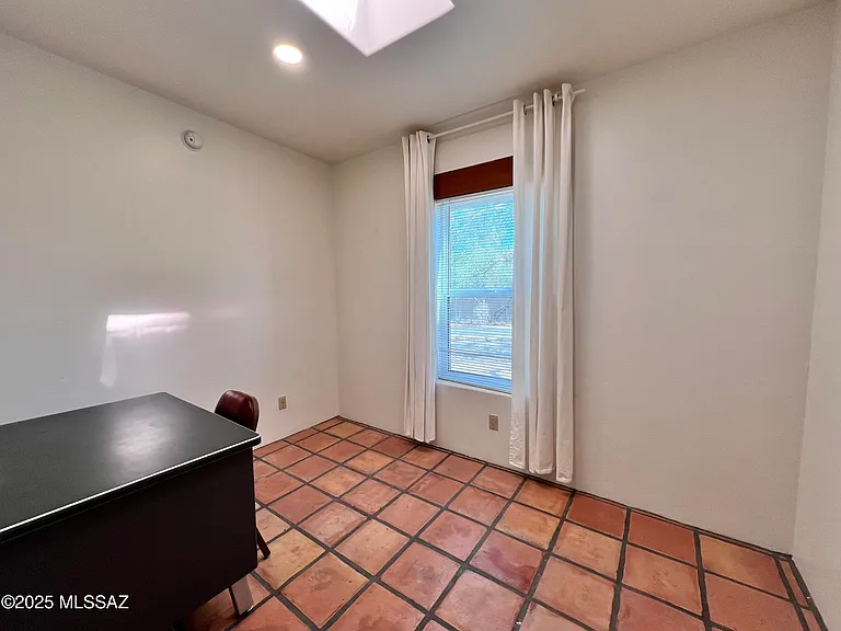 1040 N Wentworth Rd — Photo 36