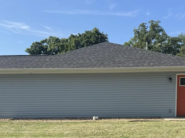 112 E 11th St, Carthage, MO 64836