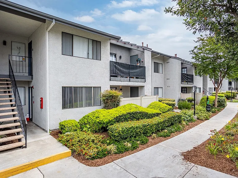 Harbor Cliff Apartments — Photo 14