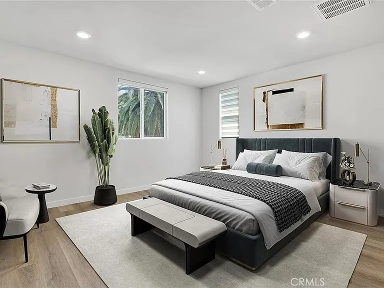 14700 Sherman Way — Photo 4