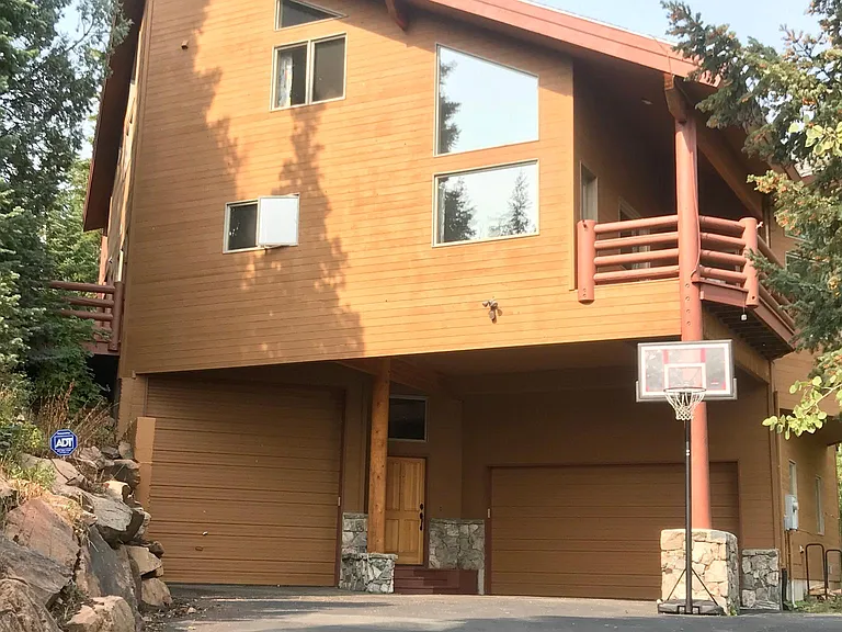 7619 Stagecoach Dr — Photo 2