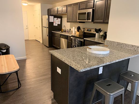 2nd image of 2814 Stratford Ave #204
