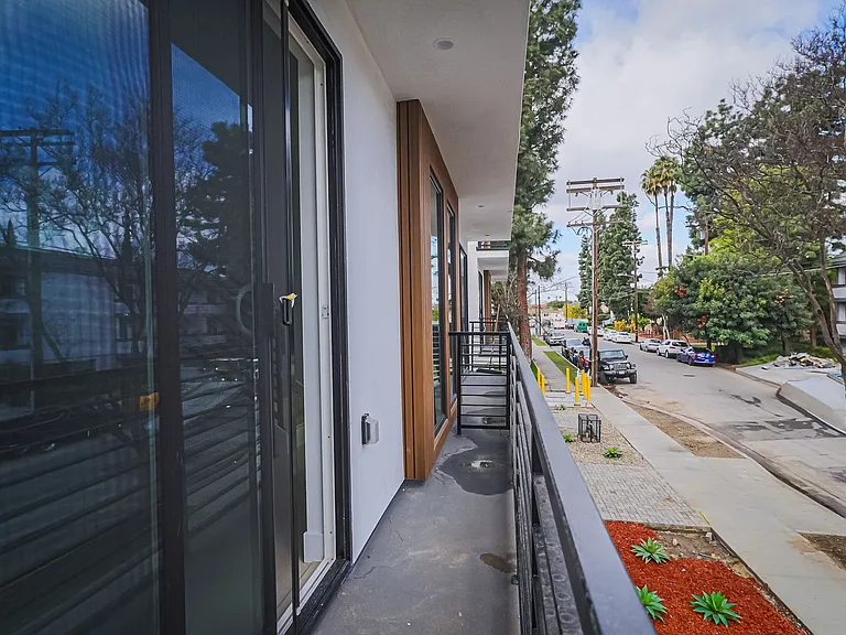 New Construction Luxury 4 Bed Townhomes With Roof Decks — Photo 18