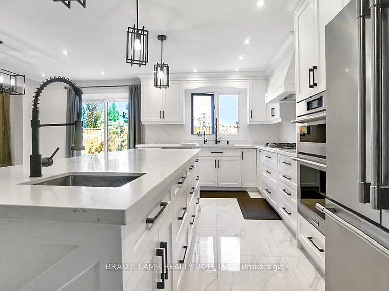 62 Royal Garden Blvd — Photo 5