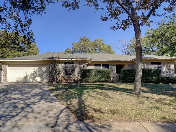1621 Bent Oak Dr, Bedford, TX 76021