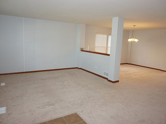 3rd image of 3917 Foxglove Dr