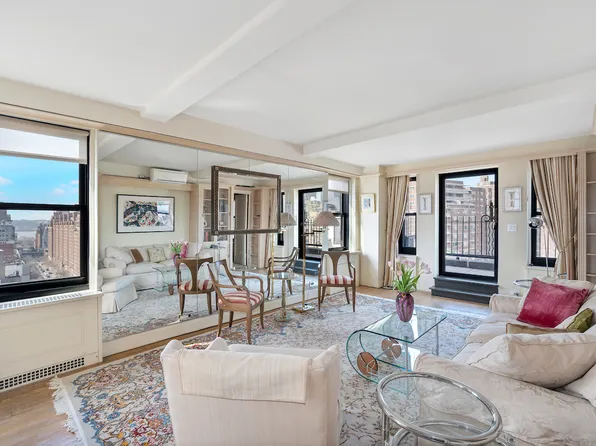 300 West 23rd Street image 1 of 7