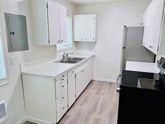 5th image of 2959 SE Monroe St APT 2