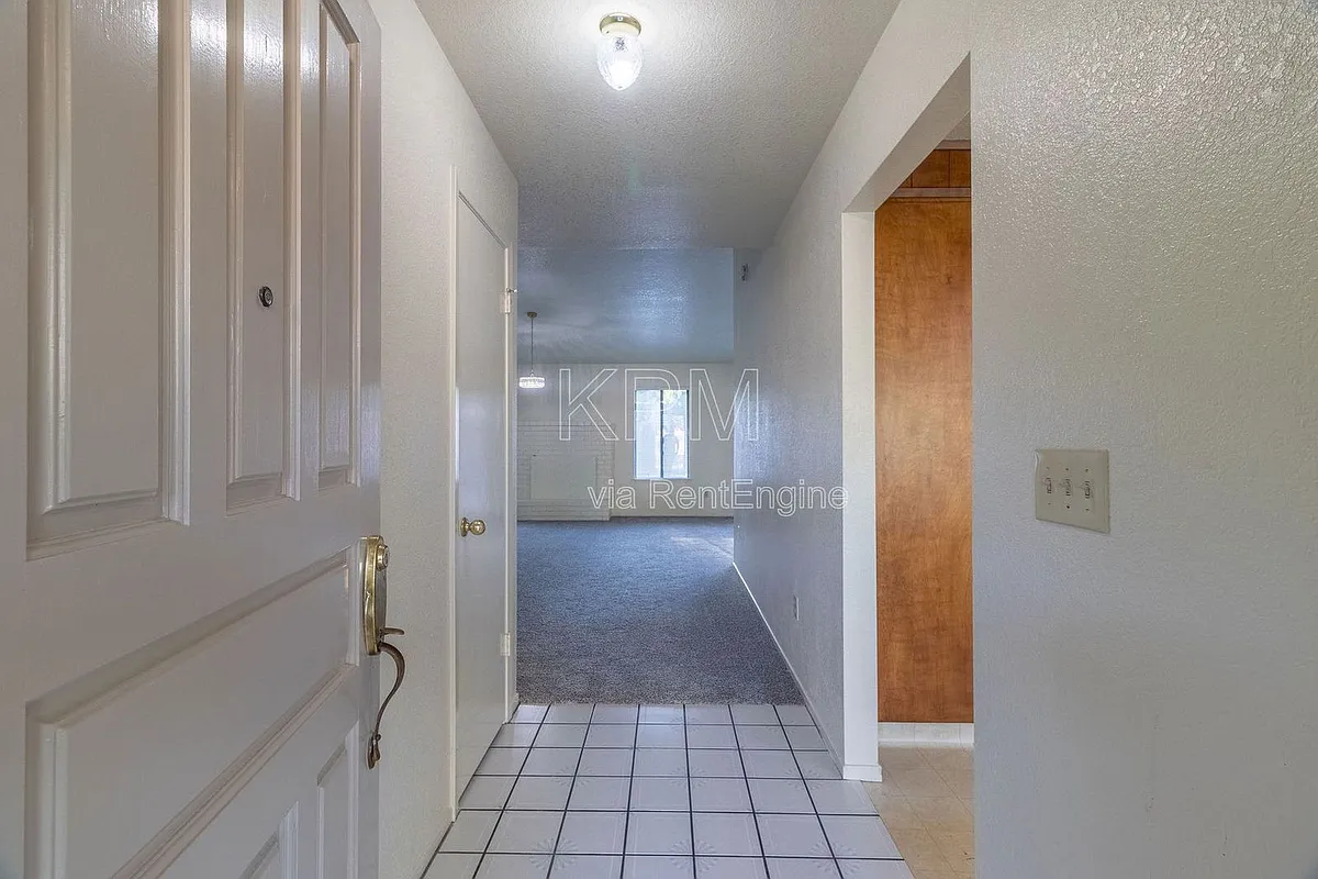 Building Photo - 8941 Blue Fox Way