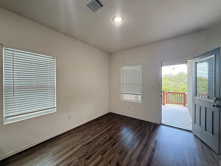 1216 Blackhaw Ln — Photo 3