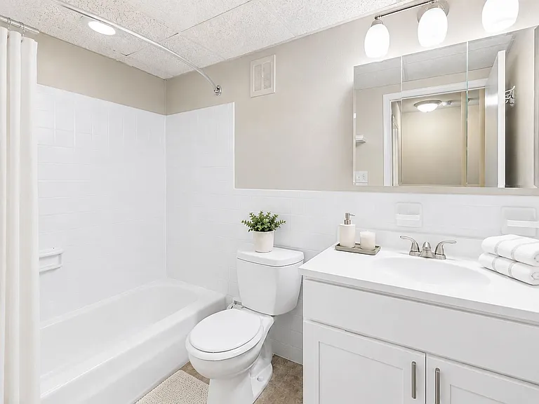 Fairways Apartment Homes — Photo 9