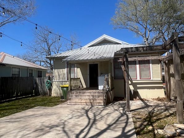 826 Mitchell St, Gonzales, TX 78629