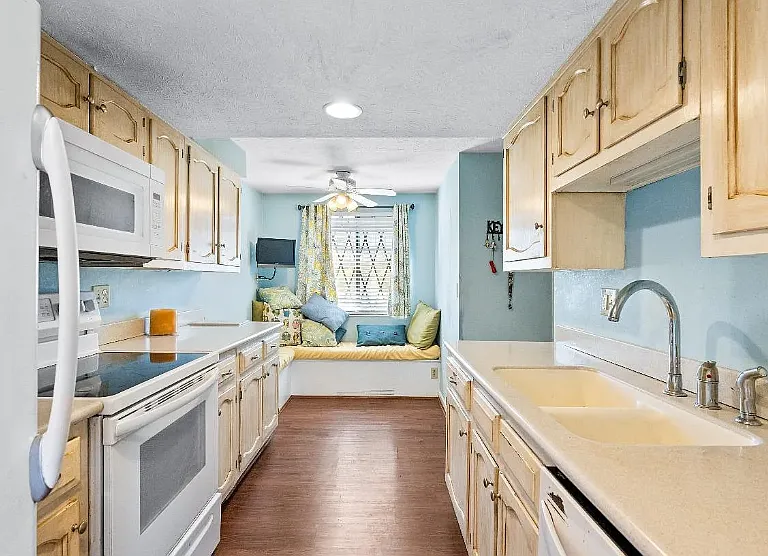 460 Dartmouth Cir #460 — Photo 10
