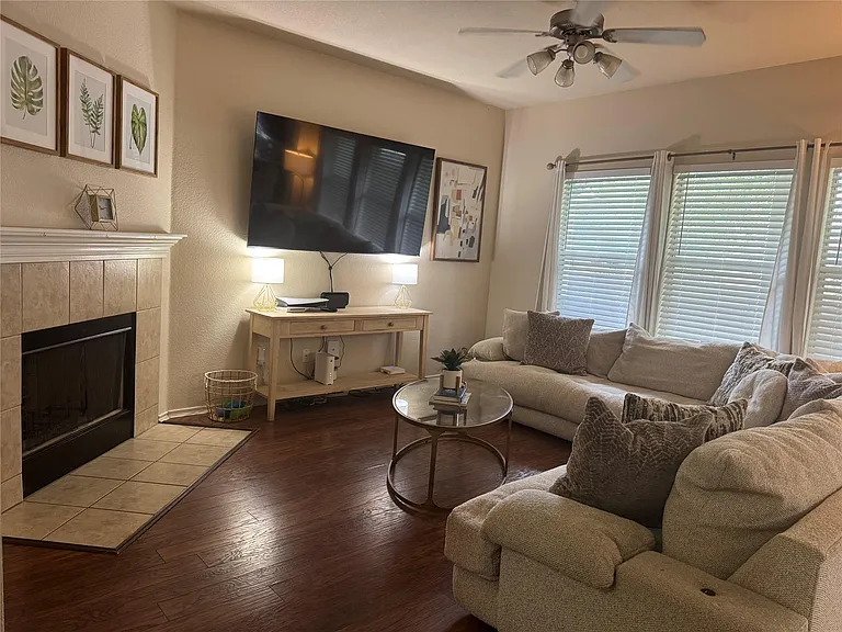 2107 Charlotte Estates Dr — Photo 4