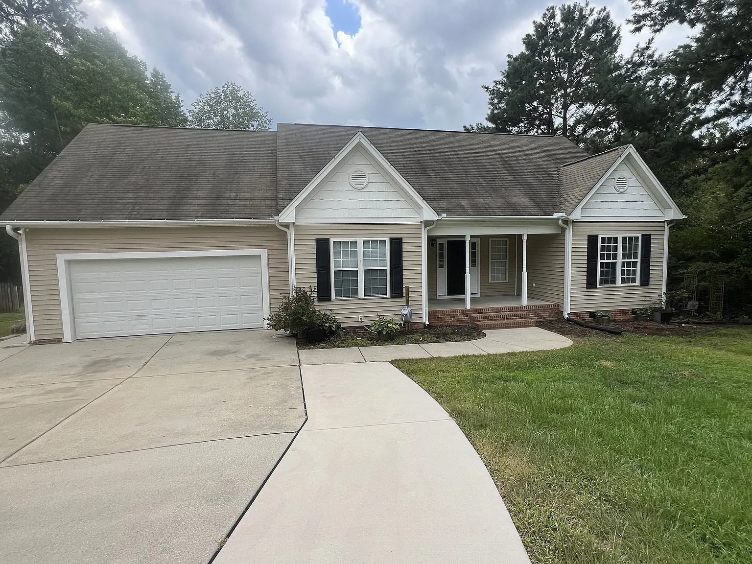 5 bed, 3043 sqft, $2,500 — Photo 1
