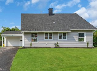 31 Peartree Ln, Willingboro, NJ 08046