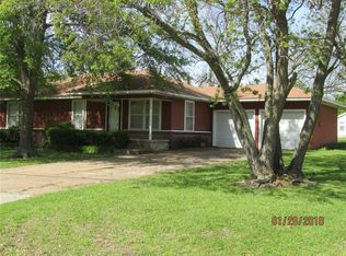 1909 Franklin St, Bonham, TX 75418