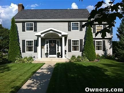1st image of 104 S Hawthorne Dr