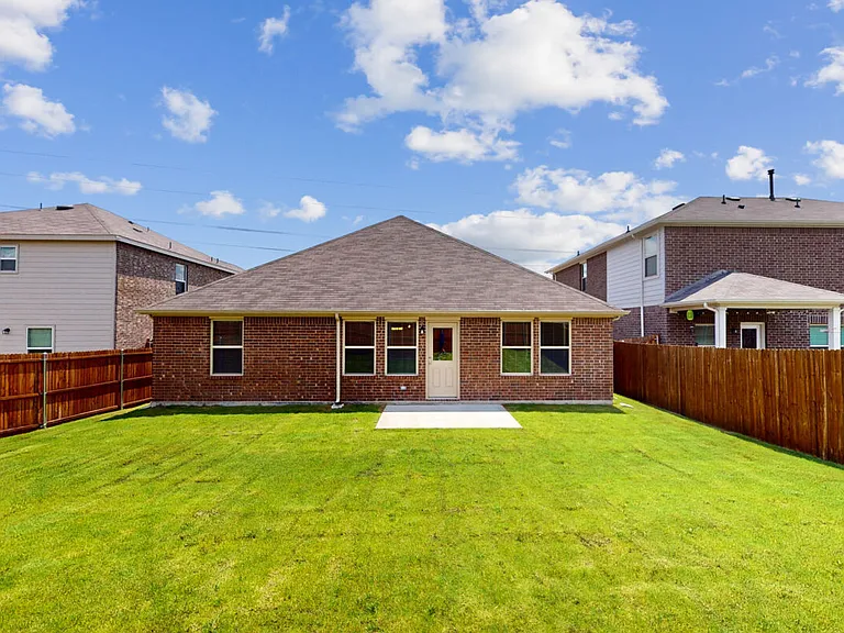 1817 Grassland Dr — Photo 3