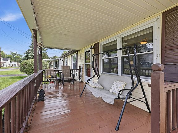 5th image of 313 E Farming St