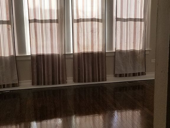 2nd image of 7241 S Oakley Ave
