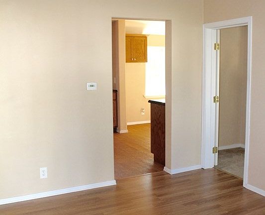 3rd image of 606 Frisco St