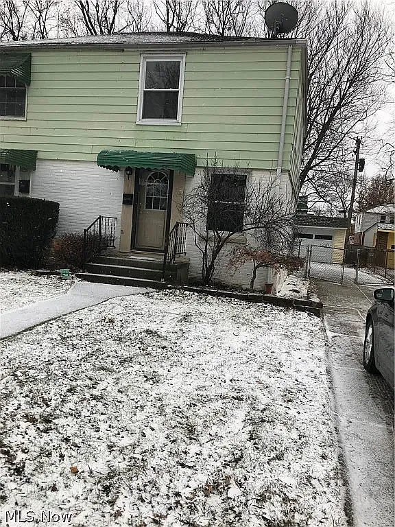 2 bed, 987 sqft, $1,300 — Photo 1