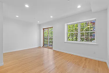 Rented by Thomas Lipovetsky, LREB