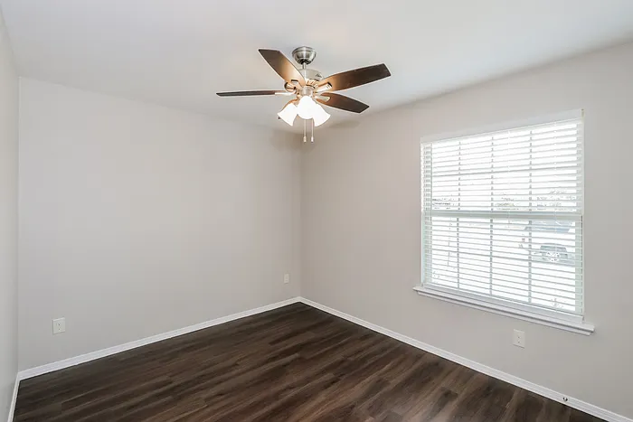 233 Thoroughbred St — Photo 13