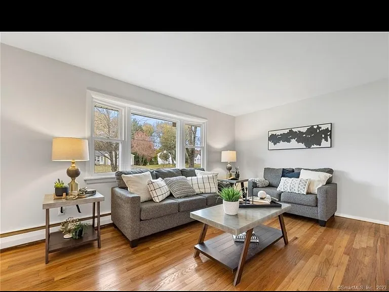 20 Manor Ln — Photo 10